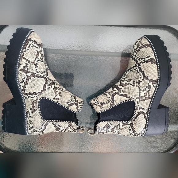 Tinstree Chelsea Women's Ankle Boots Snakeskin Print Combat Chunky Heel Sz 9.5 - Picture 6 of 14